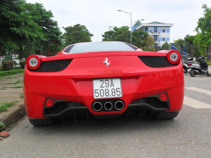 Ferrari 458 Italia khá nhẹ với trọng lượng 1.380kg.